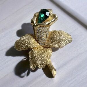 BELLINI Flower Brooch gold tone and rhinestones